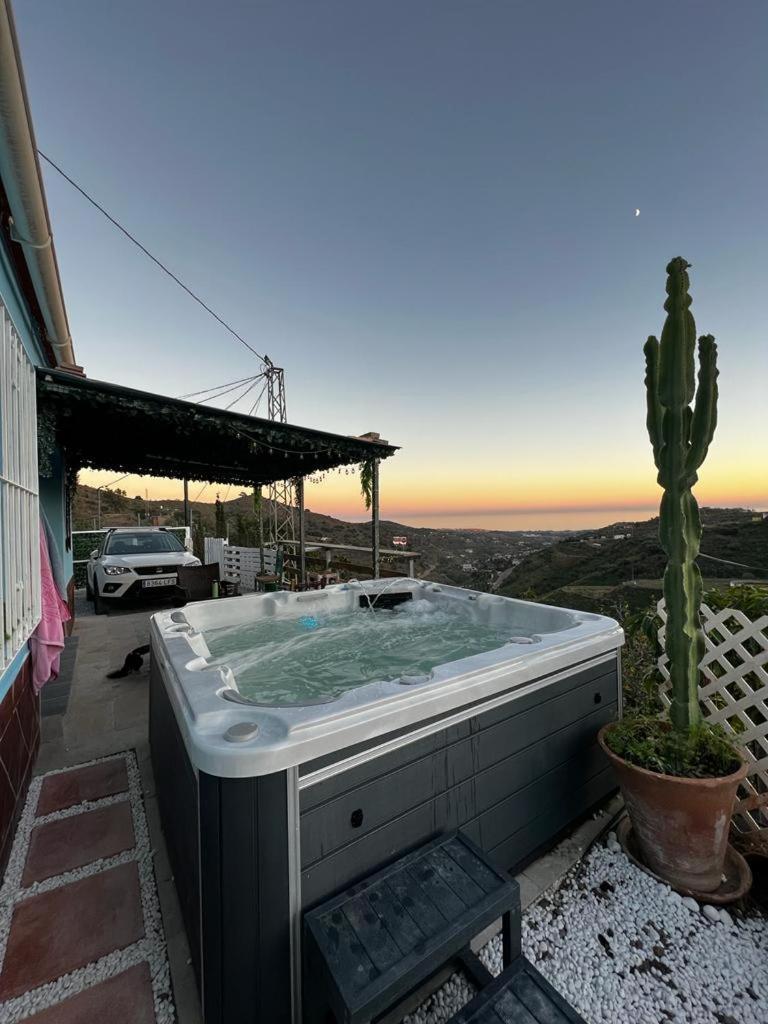 Casa Rural Malaga Monkey Love Con Jacuzzi Iznate Dış mekan fotoğraf