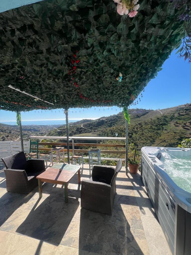 Casa Rural Malaga Monkey Love Con Jacuzzi Iznate Dış mekan fotoğraf