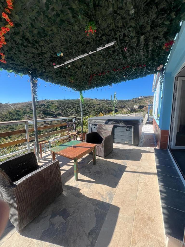 Casa Rural Malaga Monkey Love Con Jacuzzi Iznate Dış mekan fotoğraf